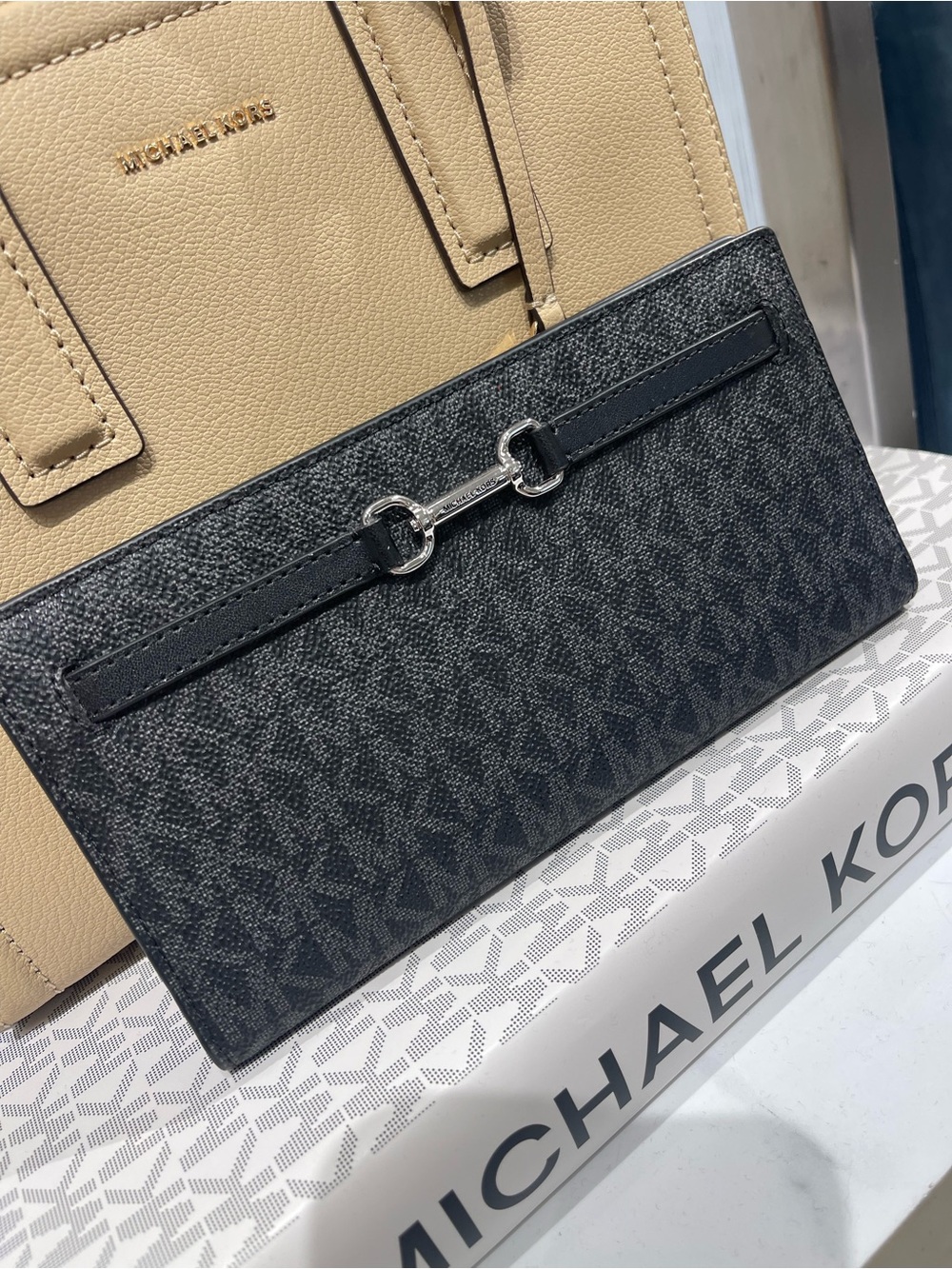Michael Kors Carson Large Signature Logo Snap Wallet
Black/Silver Hardware 
NWT